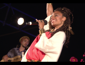 LAETICIA DANA CALVI ON THE ROCK1
