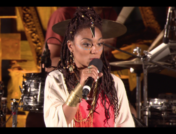 LAETICIA DANA CALVI ON THE ROCK2